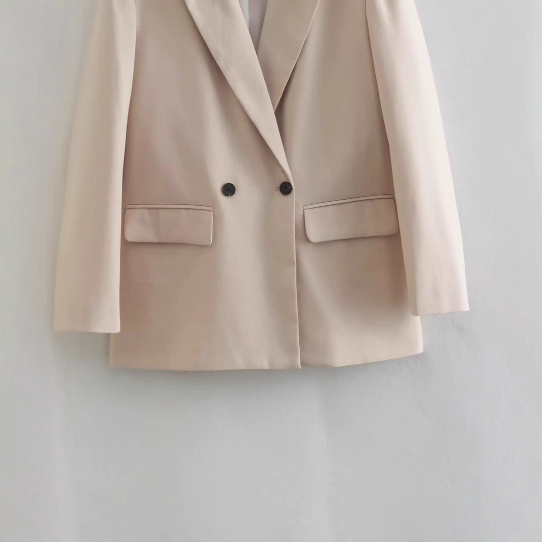 Stylish blazer jacket for women with double-breasted design and wide lapels Lune London