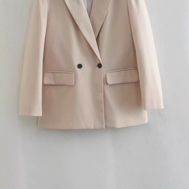Stylish blazer jacket for women with double-breasted design and wide lapels Lune London
