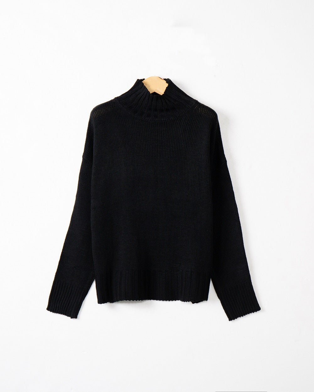 Woman knit turtleneck sweater with structured design Lune London