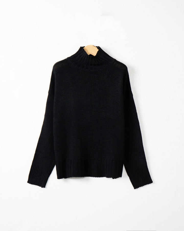 Woman knit turtleneck sweater with structured design Lune London