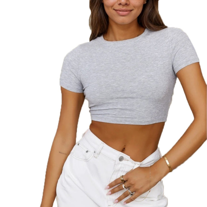 T-shirt court pour femmes, ajusté au corps avec un élégant col rond Chic & Stil