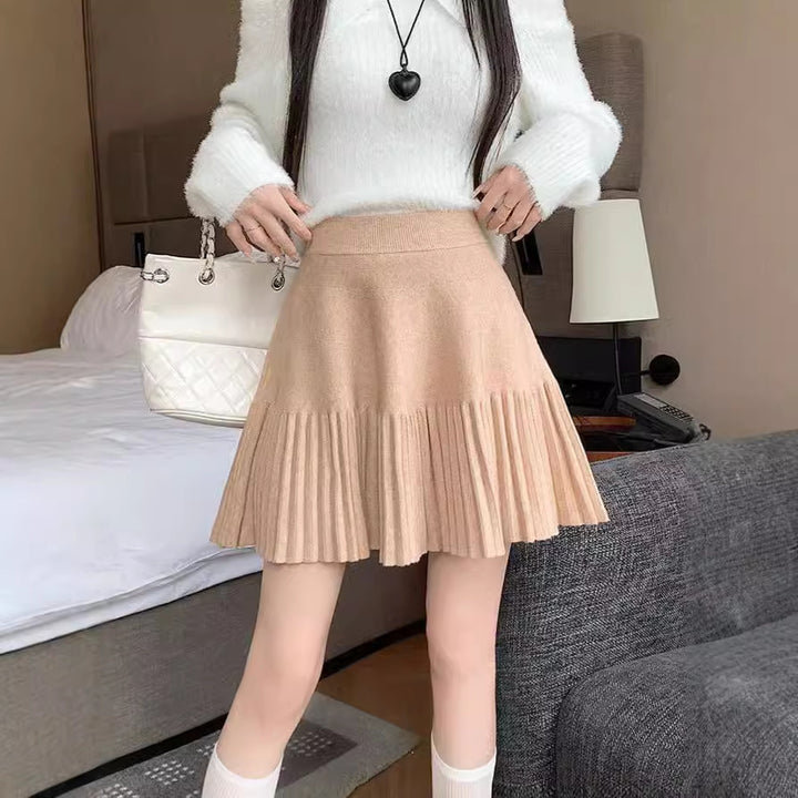 Pleated women's skirt with high waist and elegant drape Lune London