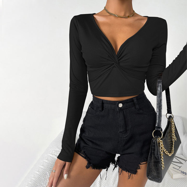 Cropped long sleeve shirt for women with a sophisticated knot detail design Chic & Stil