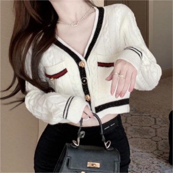 Knitted women's jacket with braided pattern and contrasting pockets Lune London