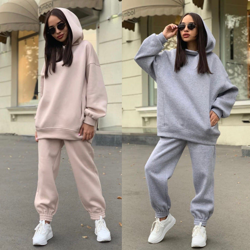 Ensemble de sweat à capuche sportif et de pantalon de jogging Chic & Stil pour femmes