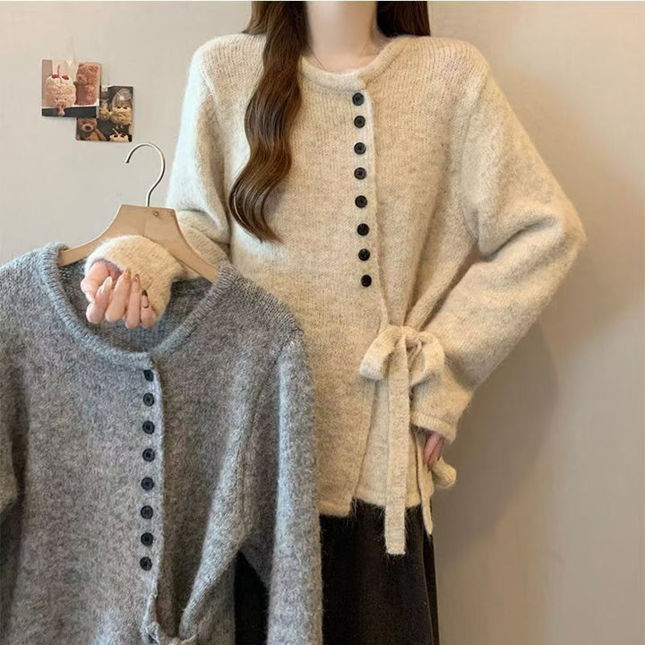 Cardigan pour femmes avec lien sur le côté et détails de boutons Chic & Stil