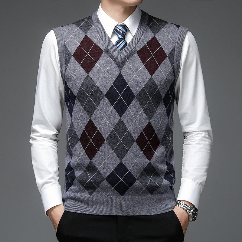 Men's V-Neck Knitted Sweater with Diamond Pattern Lune London