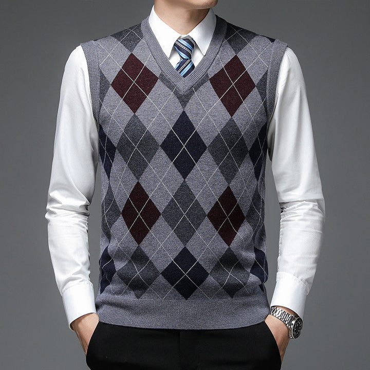 Men's V-Neck Knitted Sweater with Diamond Pattern Lune London