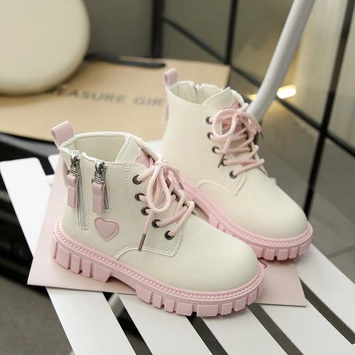 Fashionable women's boots with practical zip function and non-slip sole Lune London