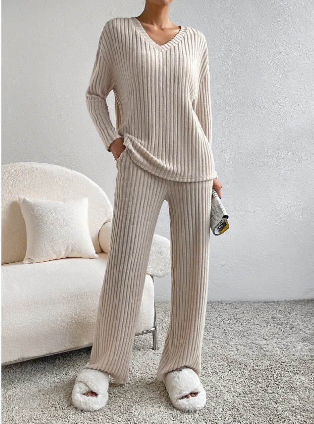 Casual sweat suit for women with V-neck and loose fit Lune London