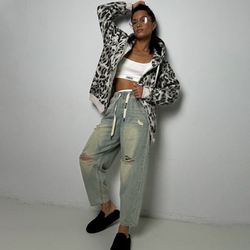 Women's hoodie with a modern animal print and practical pockets Lune London