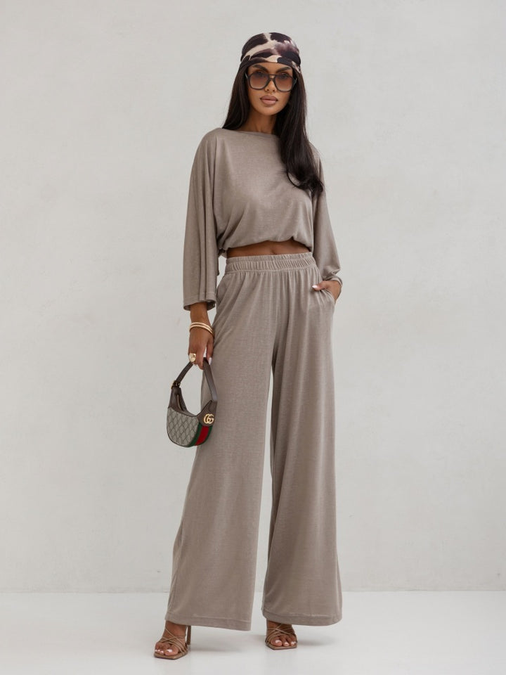 Casual lounge set for women with a loose fit and comfortable fabric Lune London