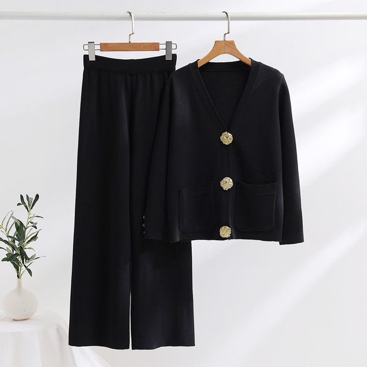 Elegant knitted lounge set for ladies with wide legs and beautiful buttons Lune London