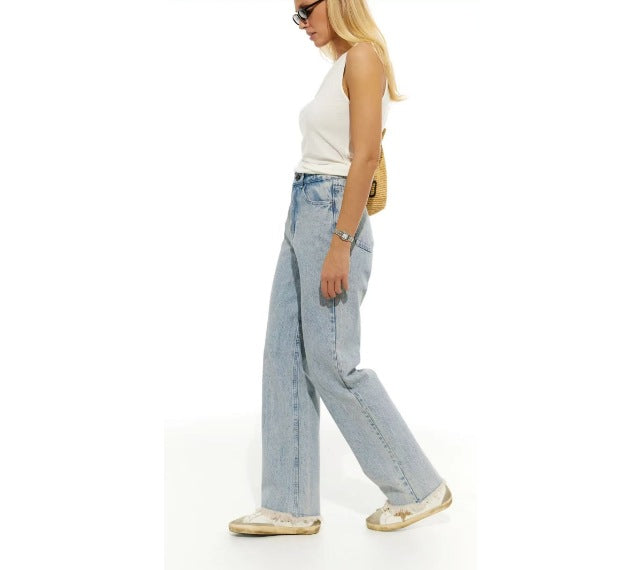 High-waisted wide-leg jeans for women with a vintage style and an authentic worn look Lune London