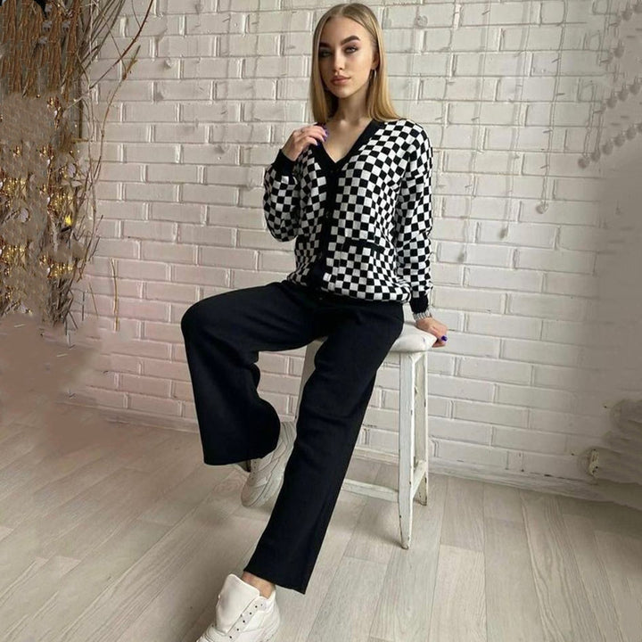 Fashion knit set for women with a graphic check pattern and a comfortable fit Lune London