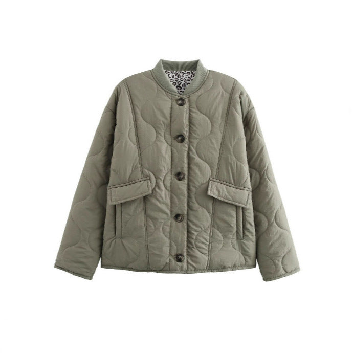 Quilted jacket for ladies with modern details and practical pockets Lune London