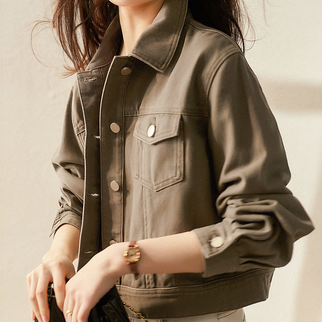 Veste courte pour femmes en denim durable avec boutons-pression tendance Chic & Stil