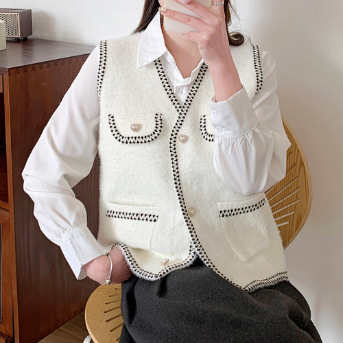 Women's knit jacket with heart-shaped buttons and contrasting details Lune London