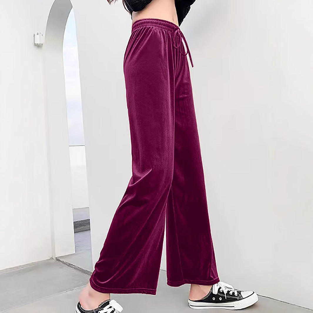 Soft and casual lounge pants in velvet for ladies Lune London