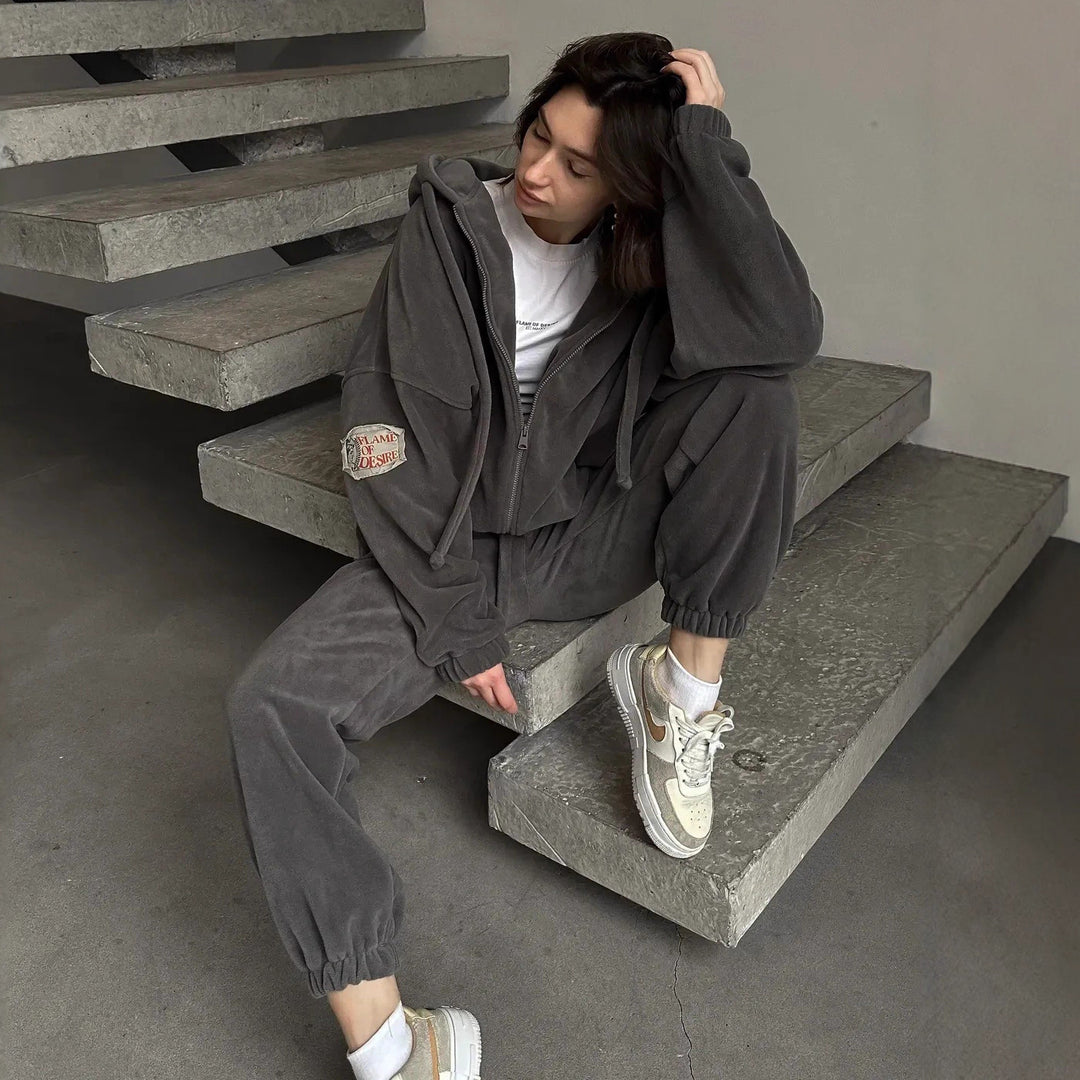 Fitted polar lounge set for ladies with elegant hood and elastic cuffs Lune London