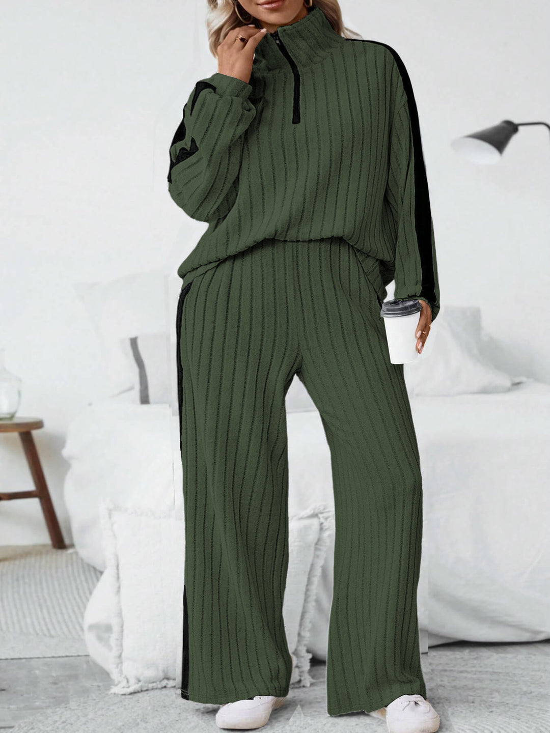 Comfortable loungewear set for women with textured fabric and half-zip Lune London