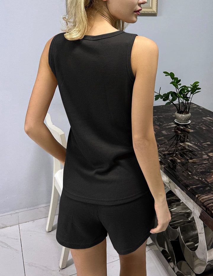 Chic and Stylish High-Quality Short Sports Set for Women with Breathable Waffle Structure