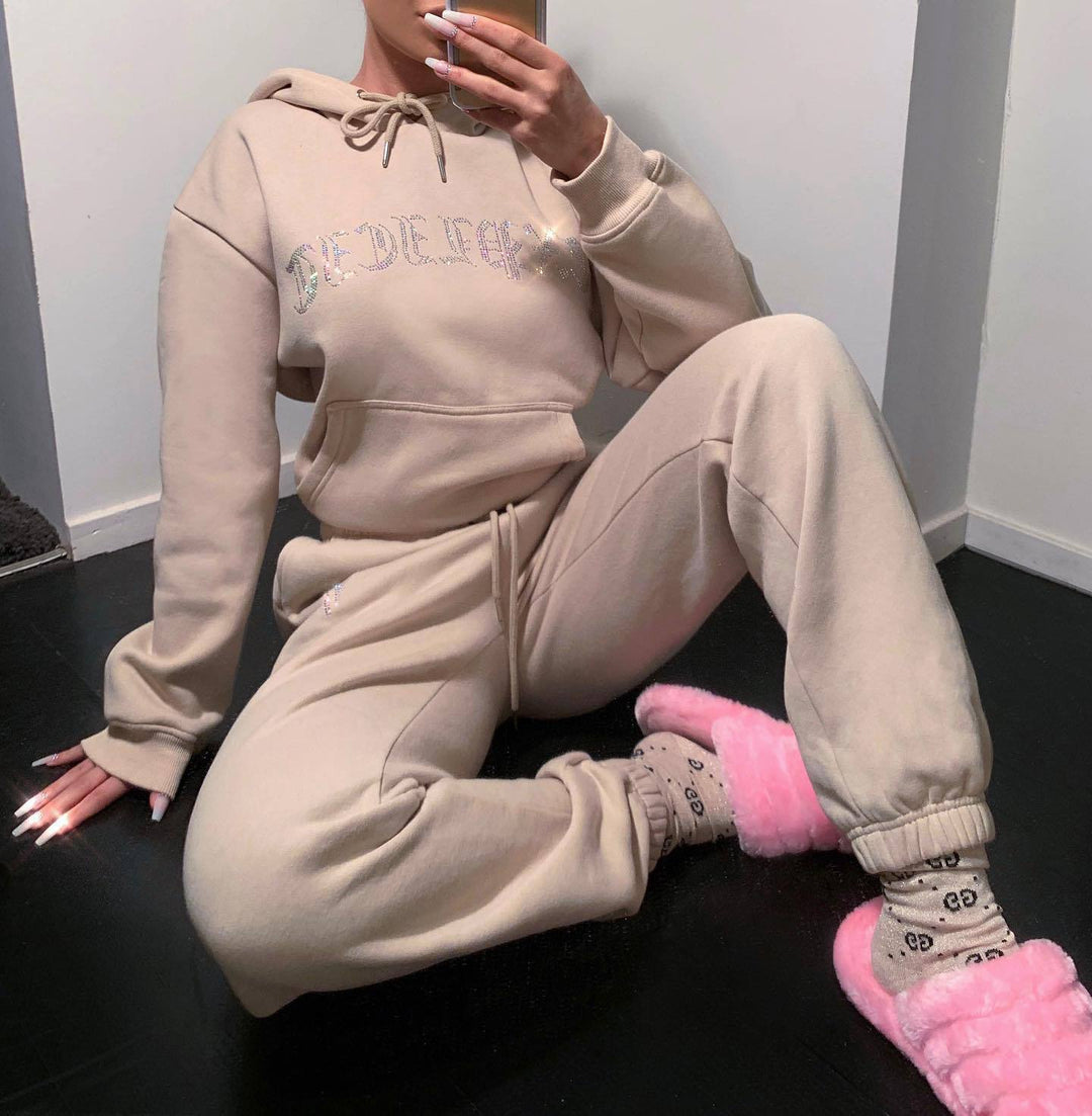 Sporty lounge set for women with hood and sparkling inscription Lune London