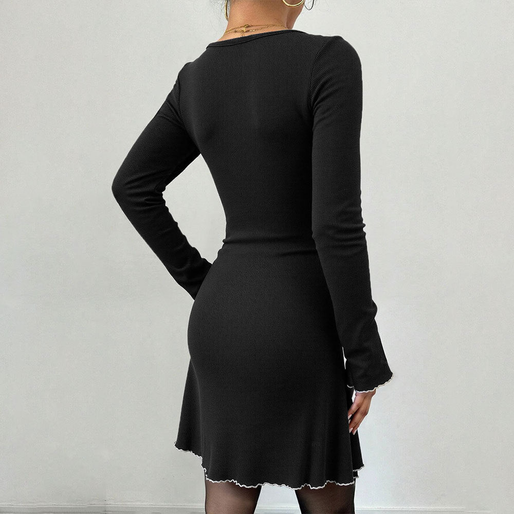Robe mini pour femmes avec des détails de volants décoratifs et un charmant nœud décoratif Chic & Stil