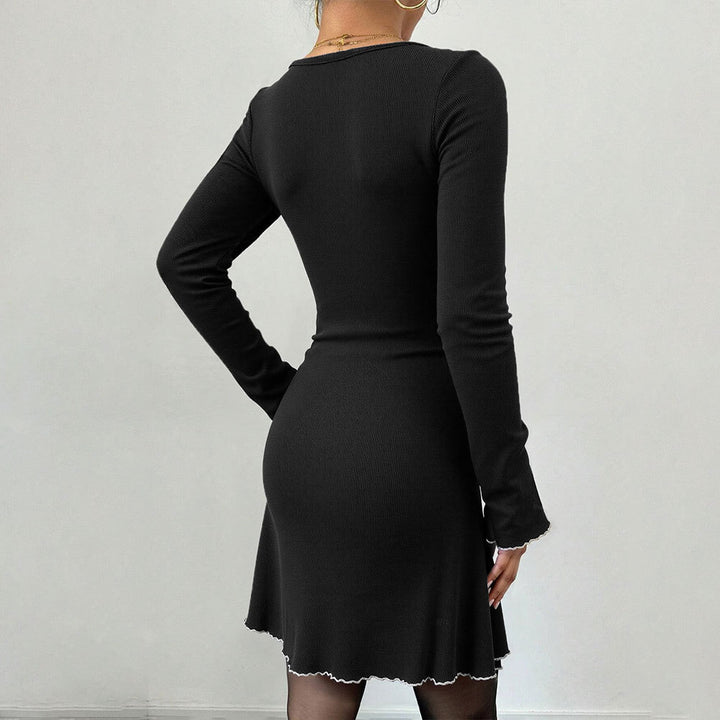 Robe mini pour femmes avec des détails de volants décoratifs et un charmant nœud décoratif Chic & Stil