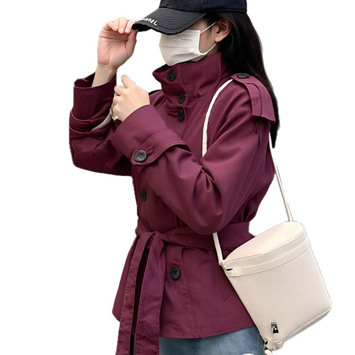 Manteau long élégant pour femmes avec col montant et ceinture ajustable Chic & Stil