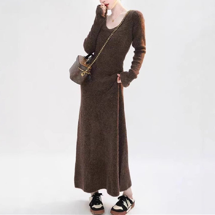 Robe tricotée pour femme avec décolleté en V profond et coupe ajustée Chic & Stil