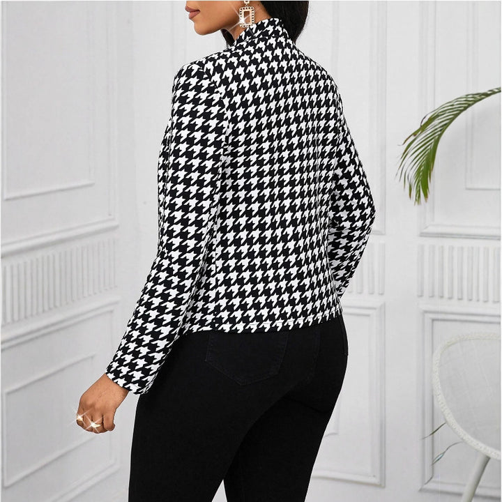 Elegant blazer jacket for women with houndstooth pattern and fitted cut Lune London