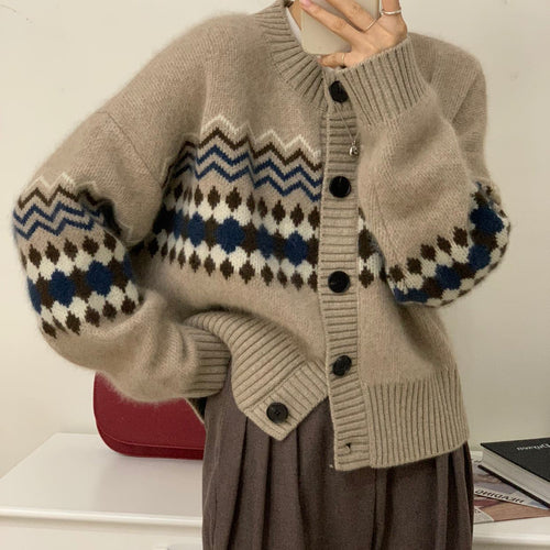 Cardigan féminin à la mode avec motif jacquard saisissant Chic & Stil