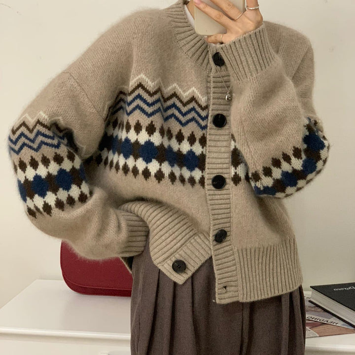 Cardigan en tricot confortable pour femmes avec des motifs ornementaux Chic & Stil