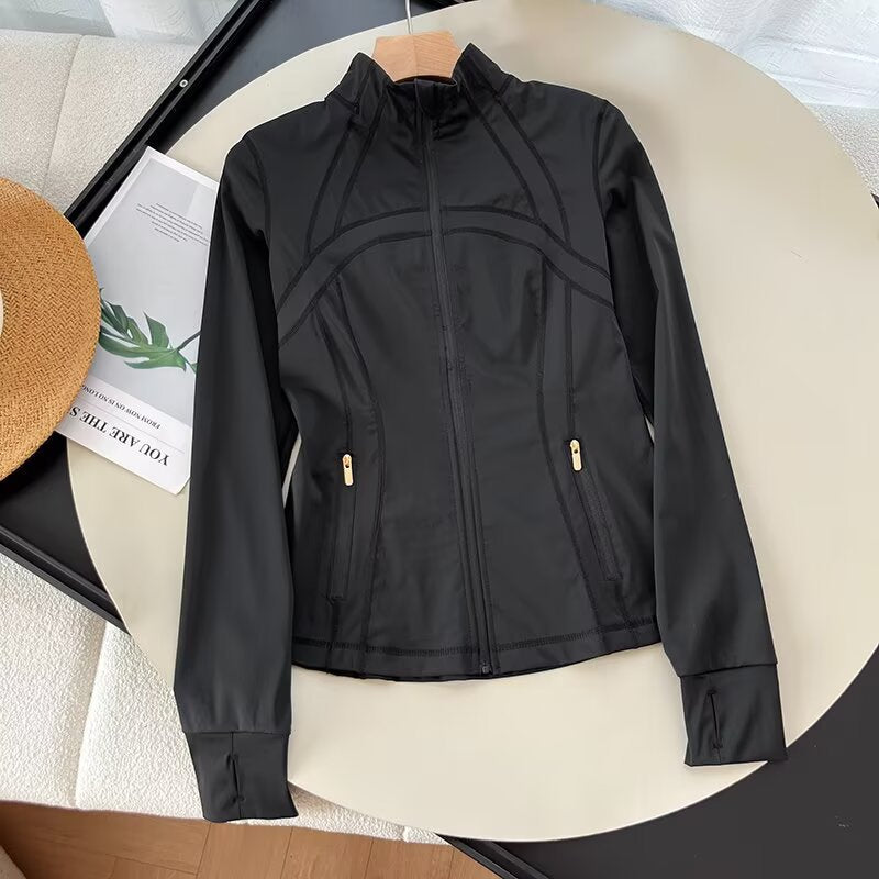 Veste de course sportive pour femmes avec col haut et matériau respirant Chic & Stil