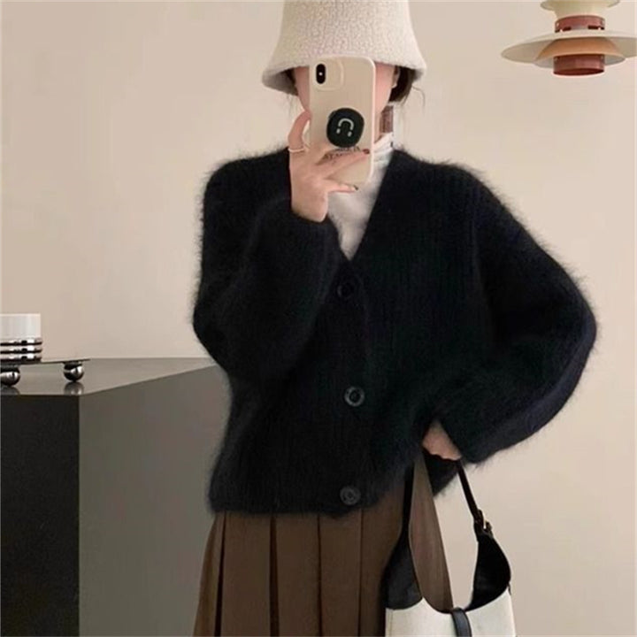 Cardigan tricoté confortable pour femmes avec un matériau exceptionnellement doux et une fermeture à boutons pratique Chic & Stil