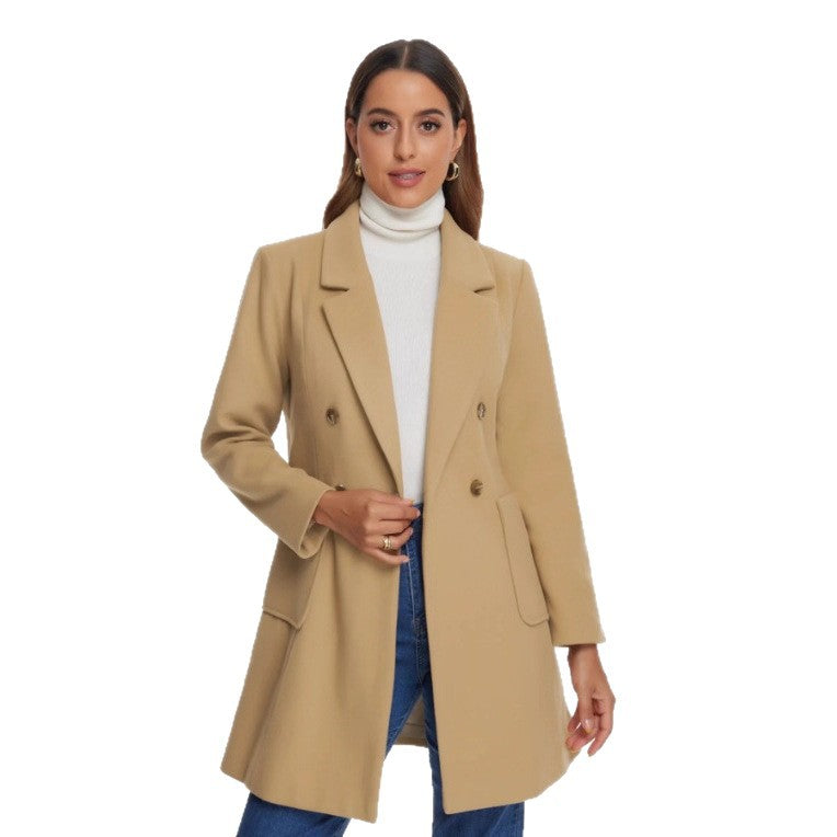 Elegant ladies' coat with double row of buttons and side pockets Lune London