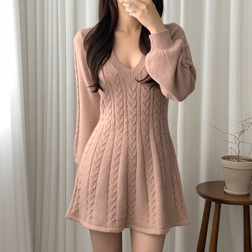 Robe tricotée pour femmes avec décolleté en V et motif en relief Chic & Stil