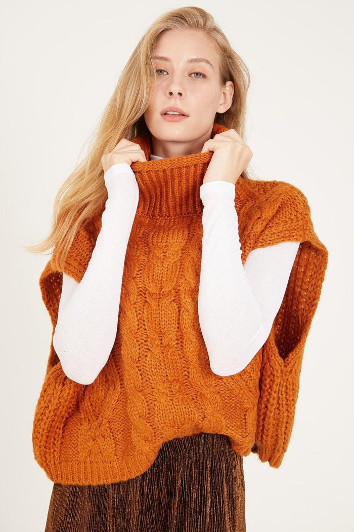 Trendy knitted sweater for women with high collar and cable knit pattern Lune London