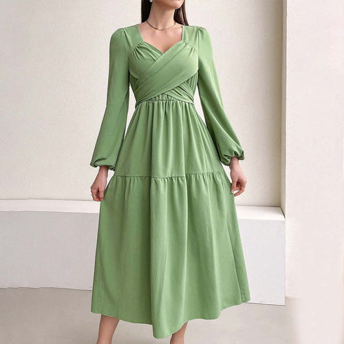 Robe midi pour femmes avec détail enveloppant et manches volumineuses Chic & Stil