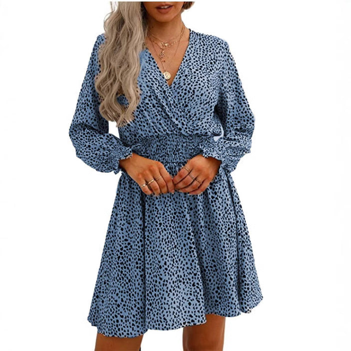 Elegant dress for women with a fitted elastic and long sleeves Lune London
