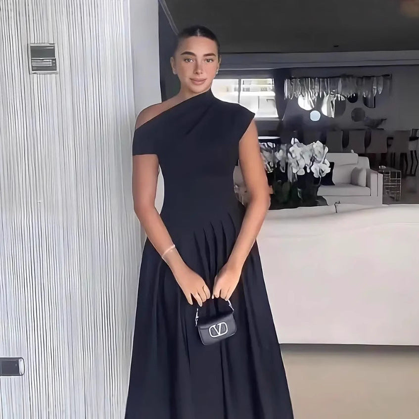 Ladies Elegant Maxi Dress with Asymmetrical One Shoulder Neckline and Chic Flowing Skirt