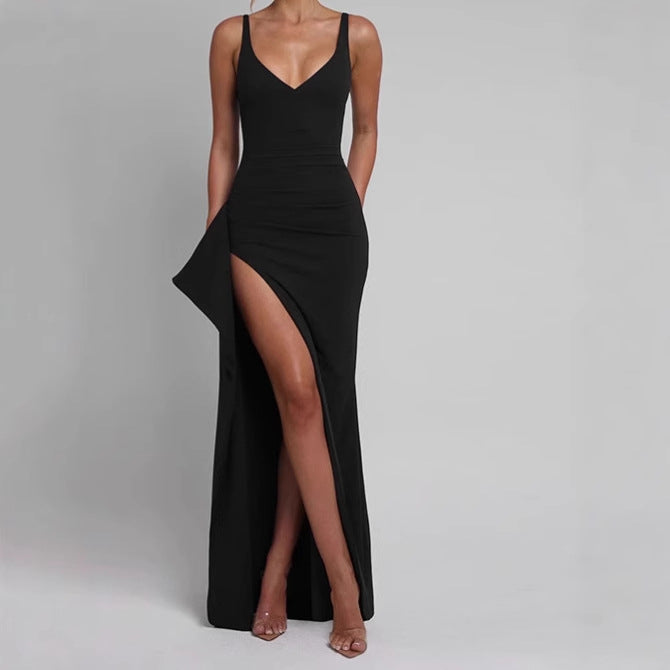 Elegant maxi dresses for women with a side slit and seductive V-neck Lune London