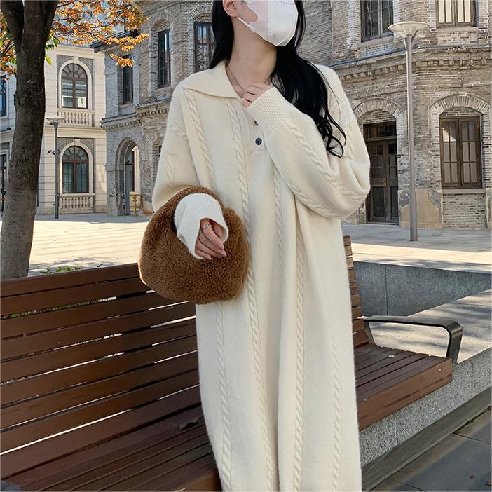 Robe en tricot pour femmes avec patte de boutonnage et texture élégante en motif de câble Chic & Stil