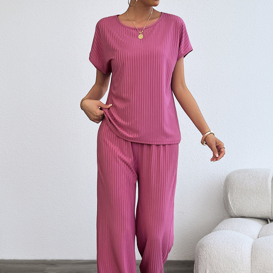 Comfortable loungewear set for women with stylish expandable details Chic & Stil