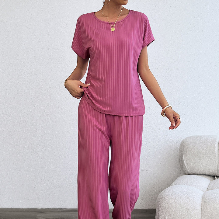 Comfortable loungewear set for women with stylish expandable details Chic & Stil
