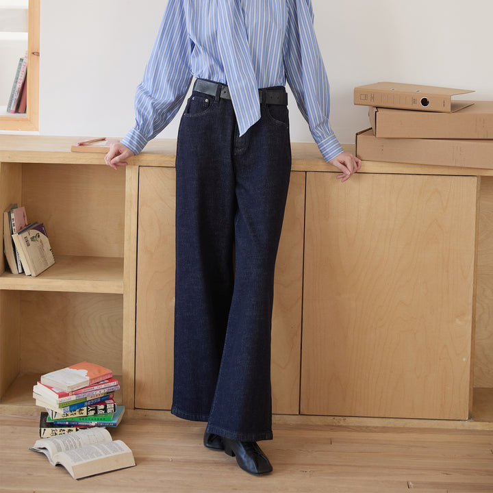 High-waisted casual denim jeans for women wide fit Lune London