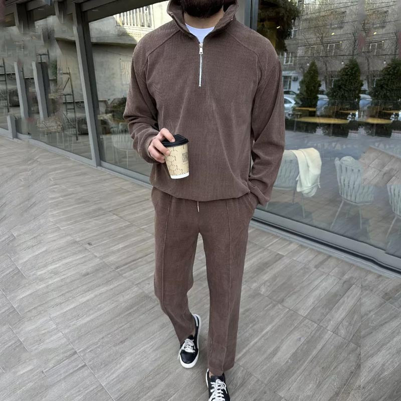 Men's loungewear set consisting of a high-quality zip-up sweater and comfortable jogger pants Lune London