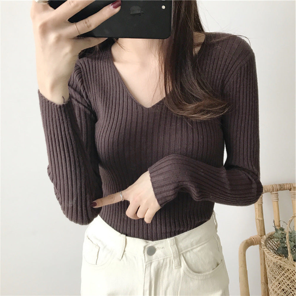 Women's Fitted Ribbed Top with V-Neck Chic & Stil