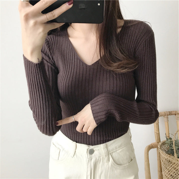Women's Fitted Ribbed Top with V-Neck Chic & Stil